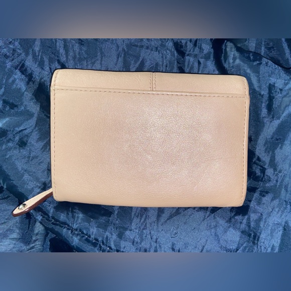 Coach pink leather bifold wallet - Picture 5 of 10